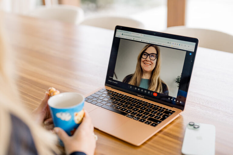 Freelance advertising specialist